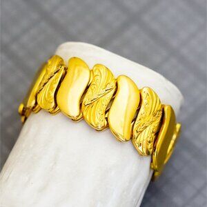 6 inch, Vintage Wave Links Gold Tone Beautiful Bracelet by B&N - G52